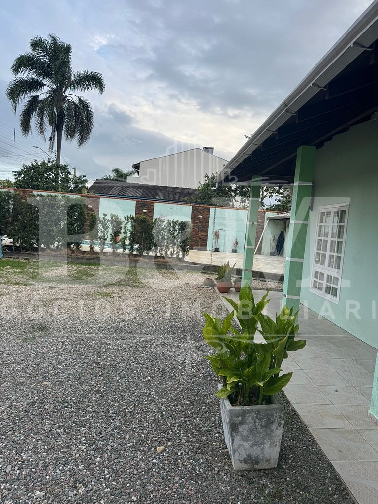 Linda Casa em Zimbros com piscina