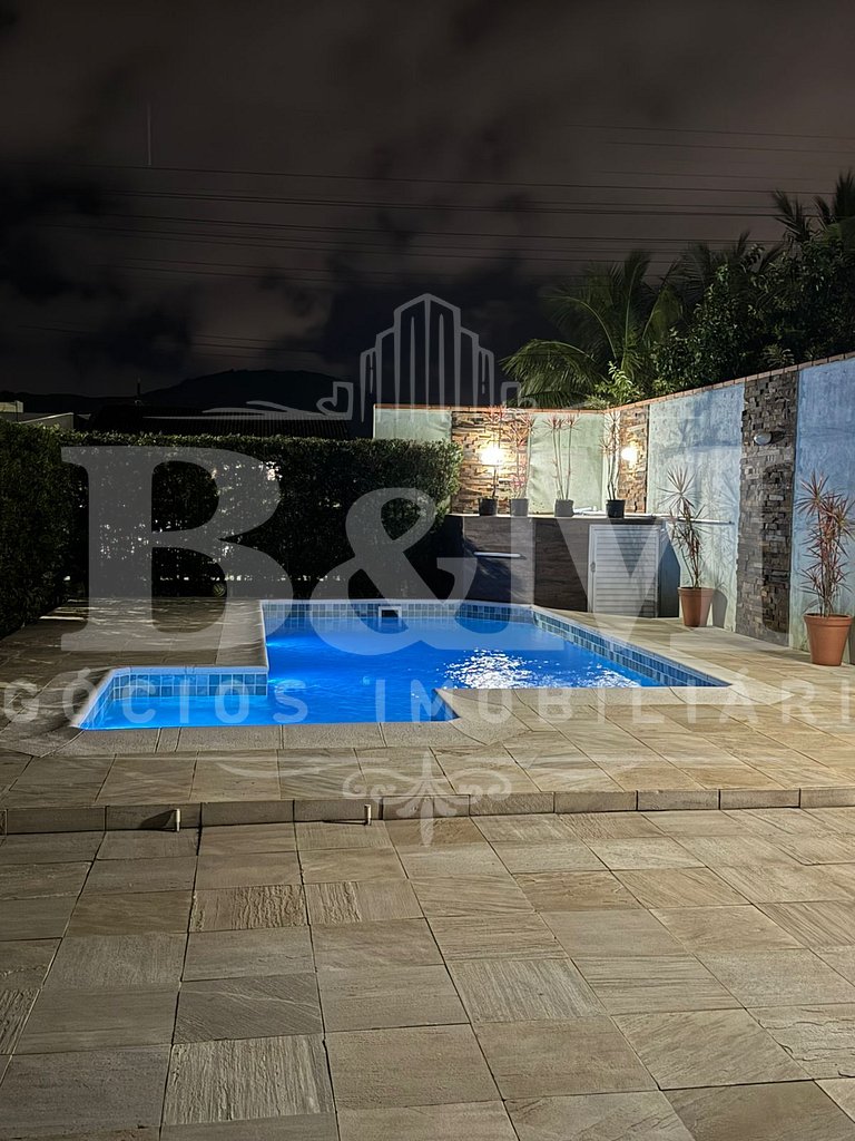 Linda Casa em Zimbros com piscina
