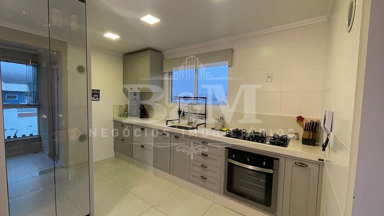Apartamento com piscina para 4 pessoas