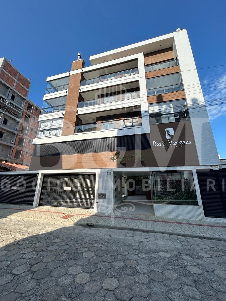 Apartamento em Bombas | 2 Suítes | 80m da Praia