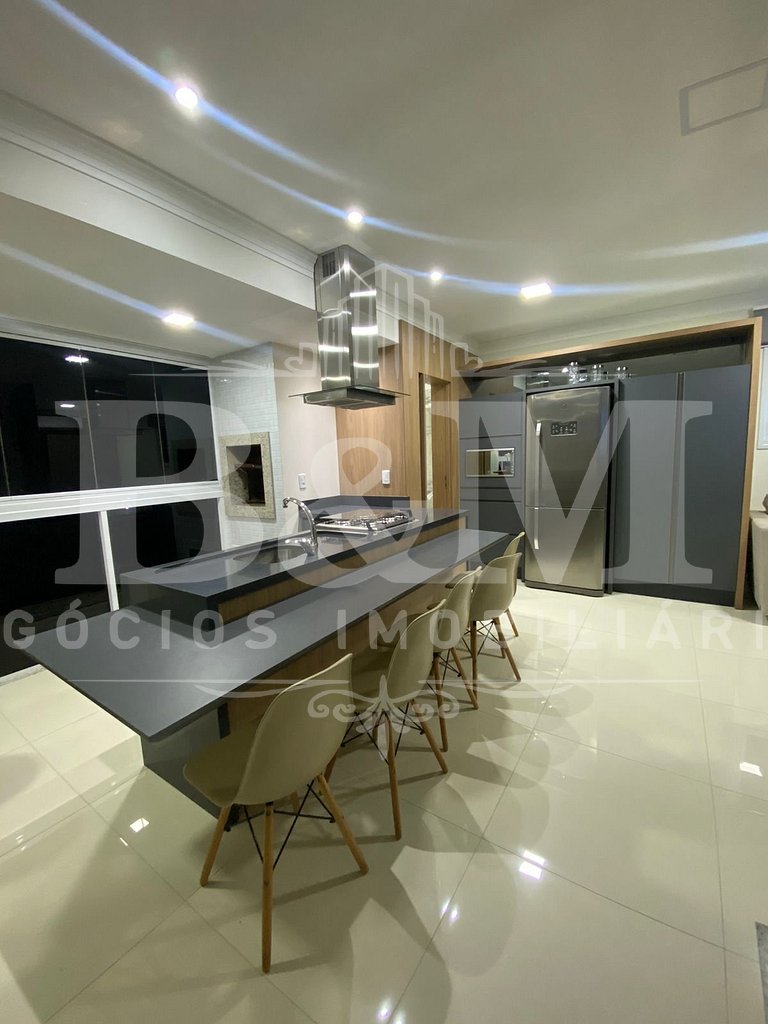 Apto Duplex com 2 suítes 100 metros da praia de Bombas
