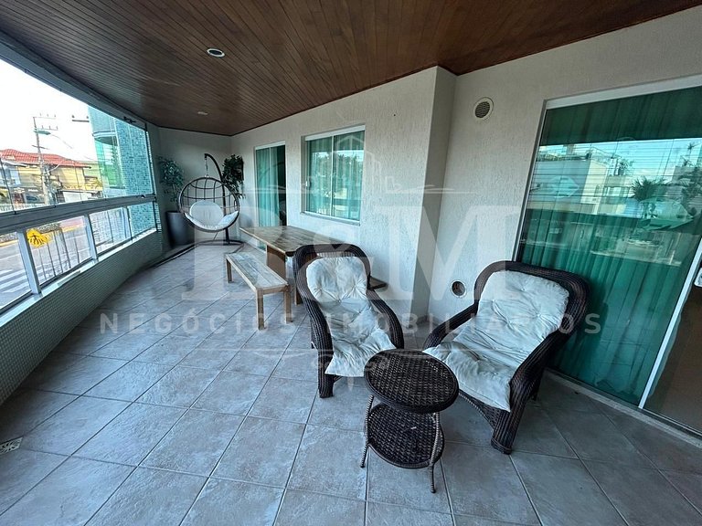 Apartamento auto padrão em Bombas com vista mar