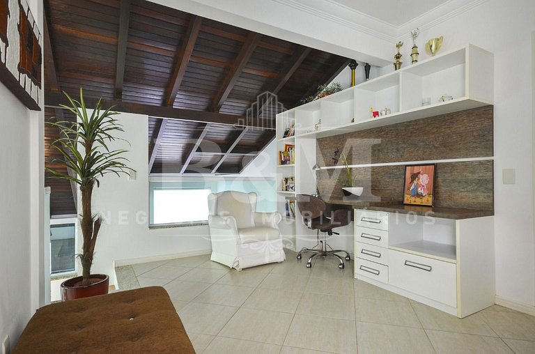 Casa alto padrão praia do Mariscal