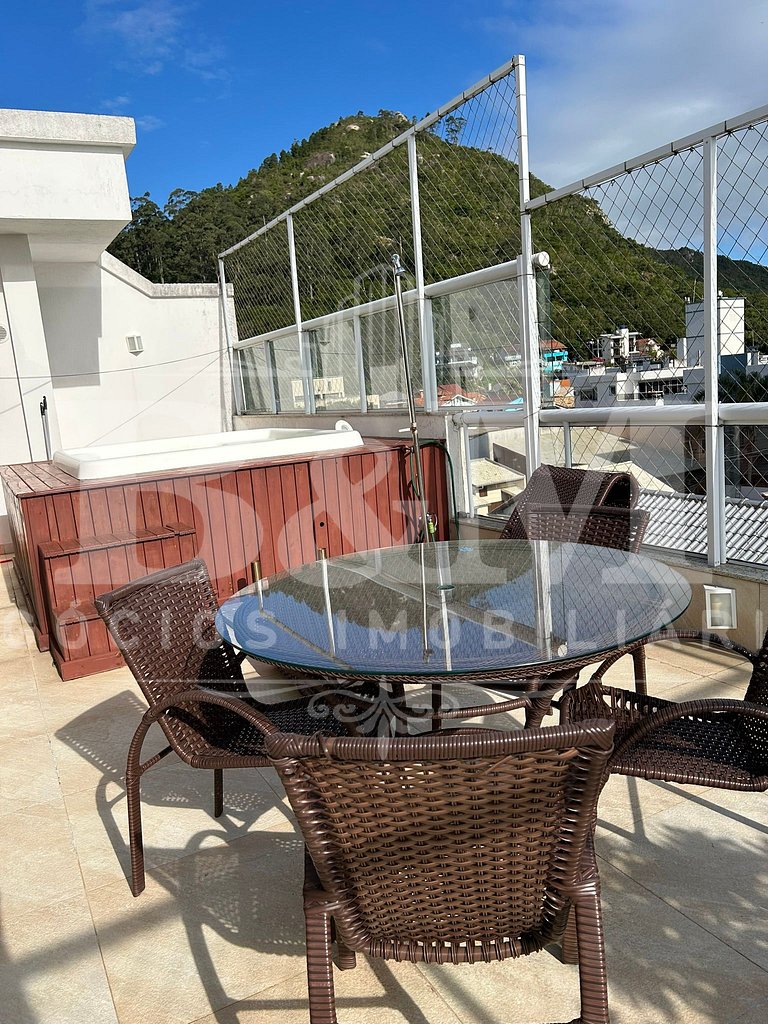Cobertura duplex com vista mar