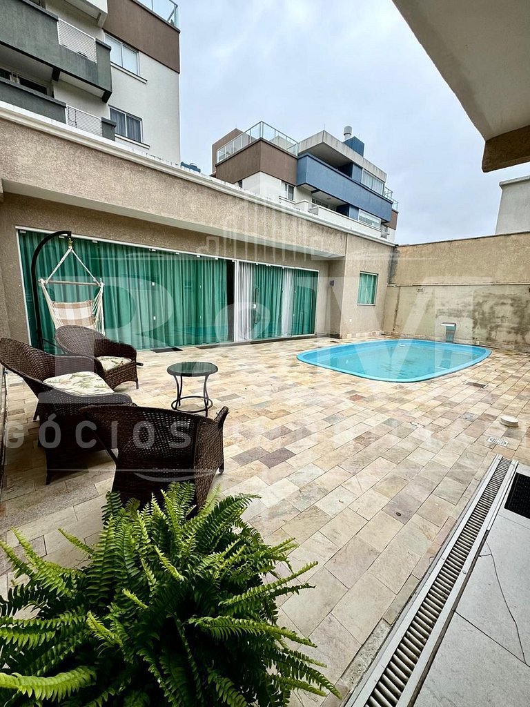 Linda Casa para até 15 pessoas com piscina