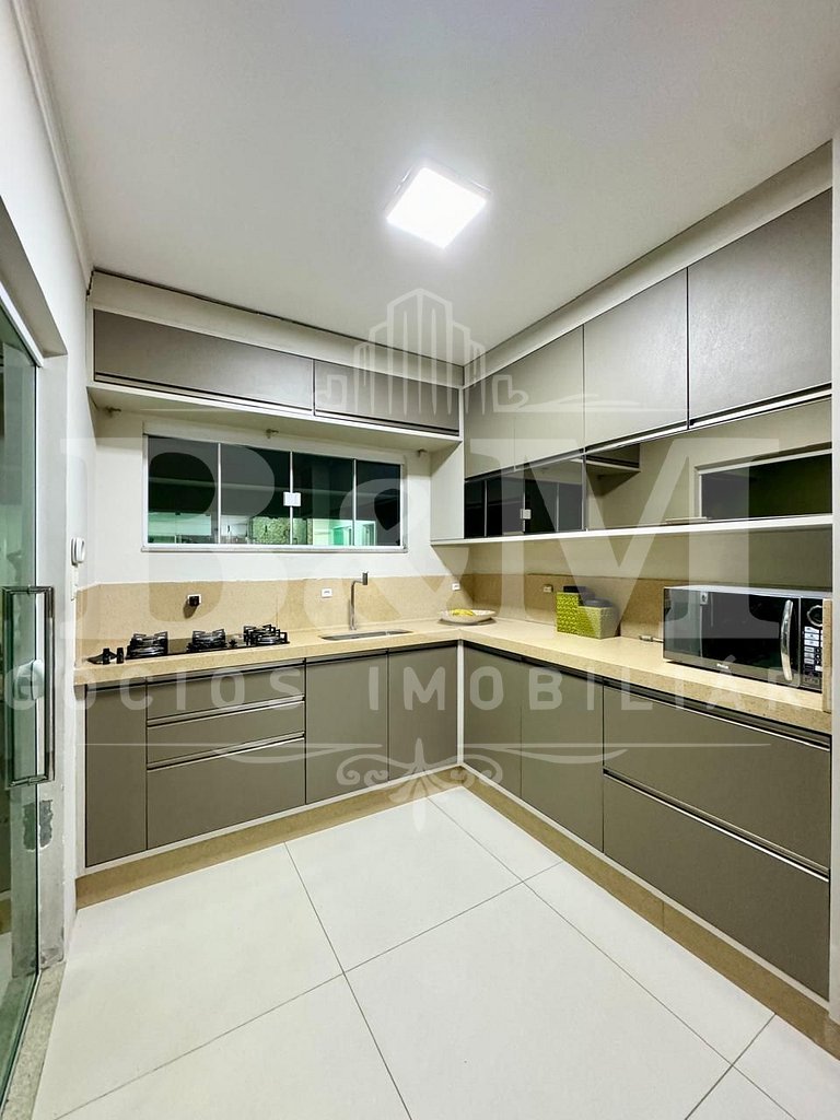 Linda Casa para até 15 pessoas com piscina