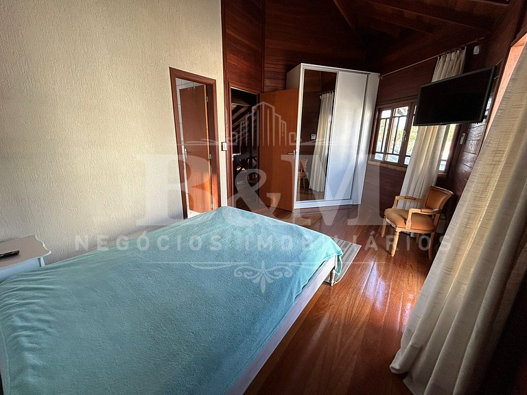 Linda Casa em zimbros