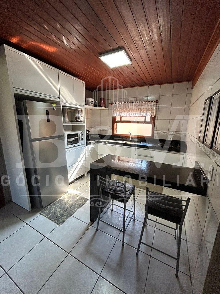 Linda Casa em zimbros