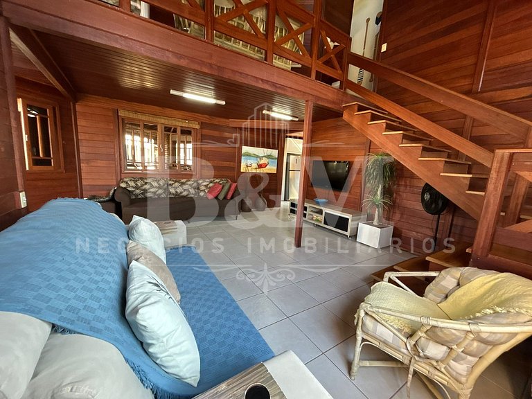 Linda Casa em zimbros