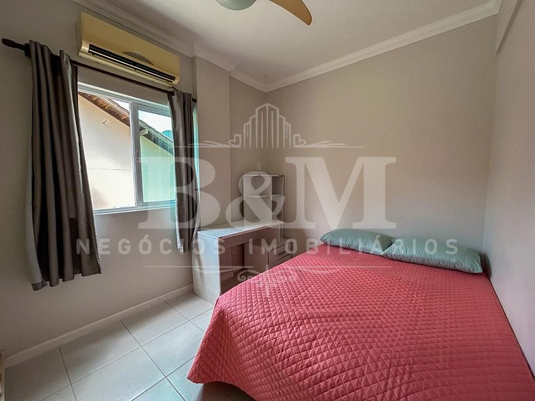 Apartamento para 12 pessoas com piscina