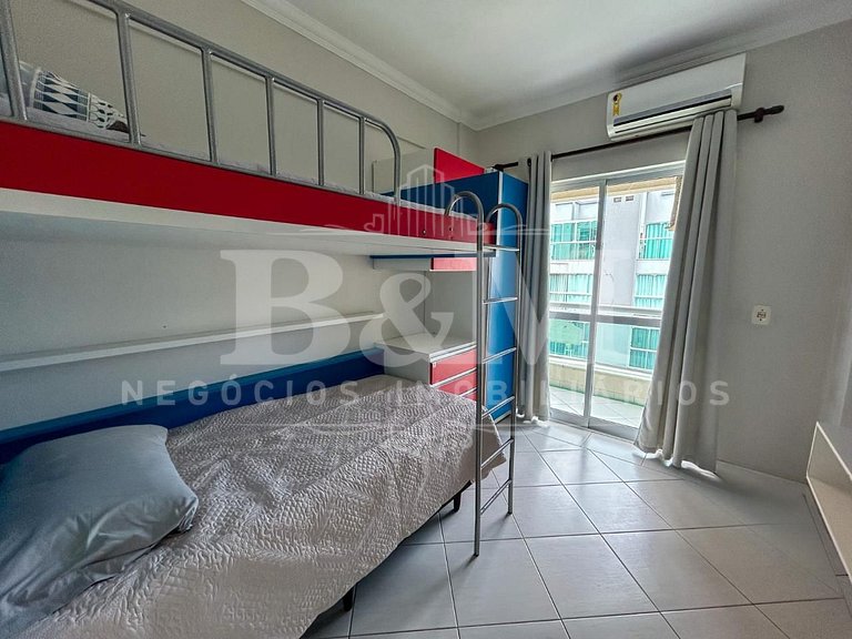 Apartamento para 12 pessoas com piscina