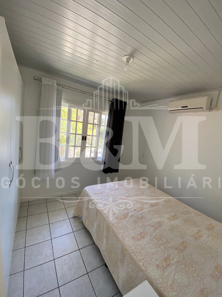 Casa com 4 quartos para até 10 pessoas no centro de Bombinha
