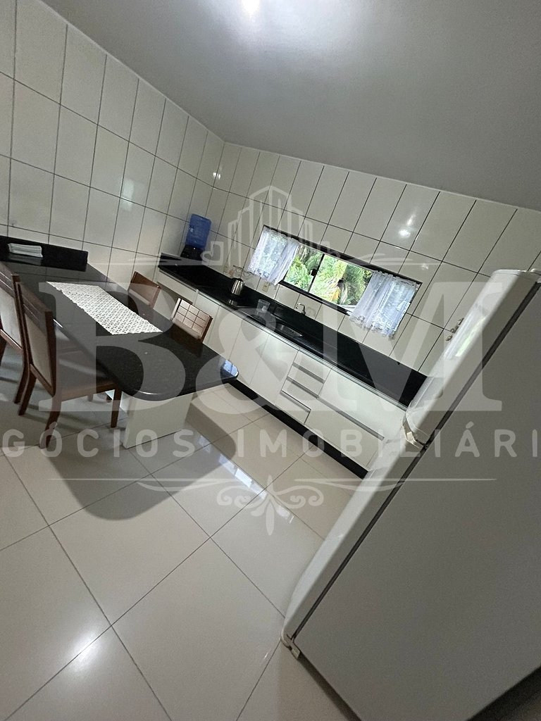Casa com 4 Quartos (1 Suíte) – 950m da Praia