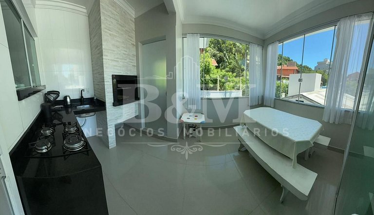 Casa espaçosa em Bombas com piscina – ideal para grupos e fa