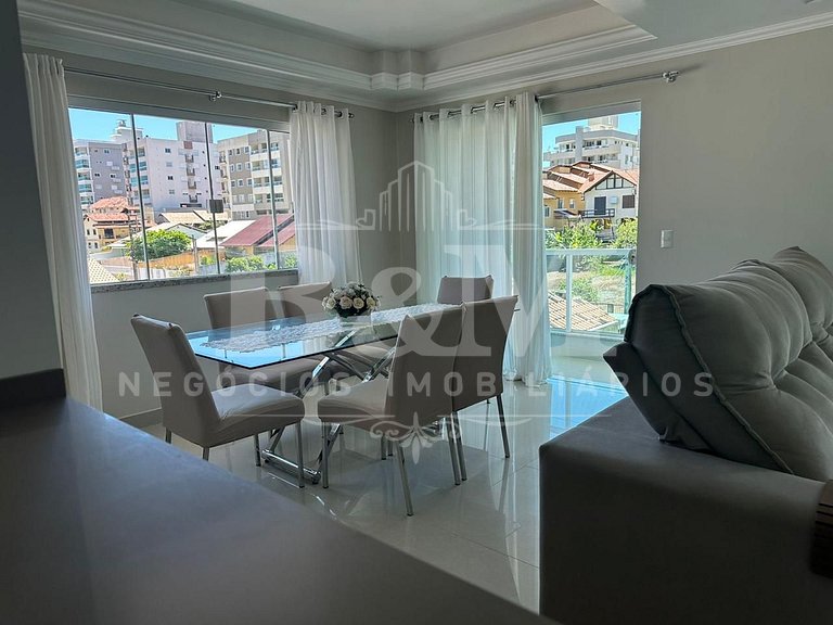 Casa espaçosa em Bombas com piscina – ideal para grupos e fa