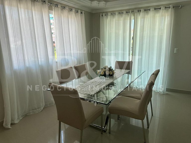 Casa espaçosa em Bombas com piscina – ideal para grupos e fa