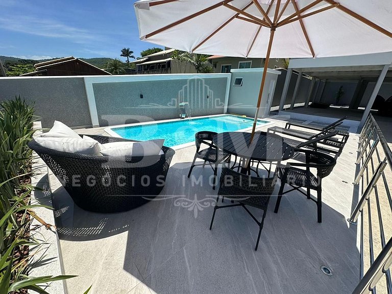 Casa espaçosa em Bombas com piscina – ideal para grupos e fa