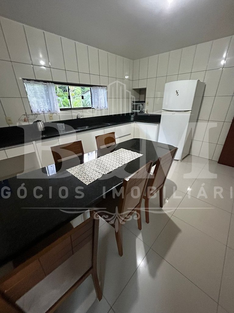 Casa com 4 Quartos (1 Suíte) – 950m da Praia