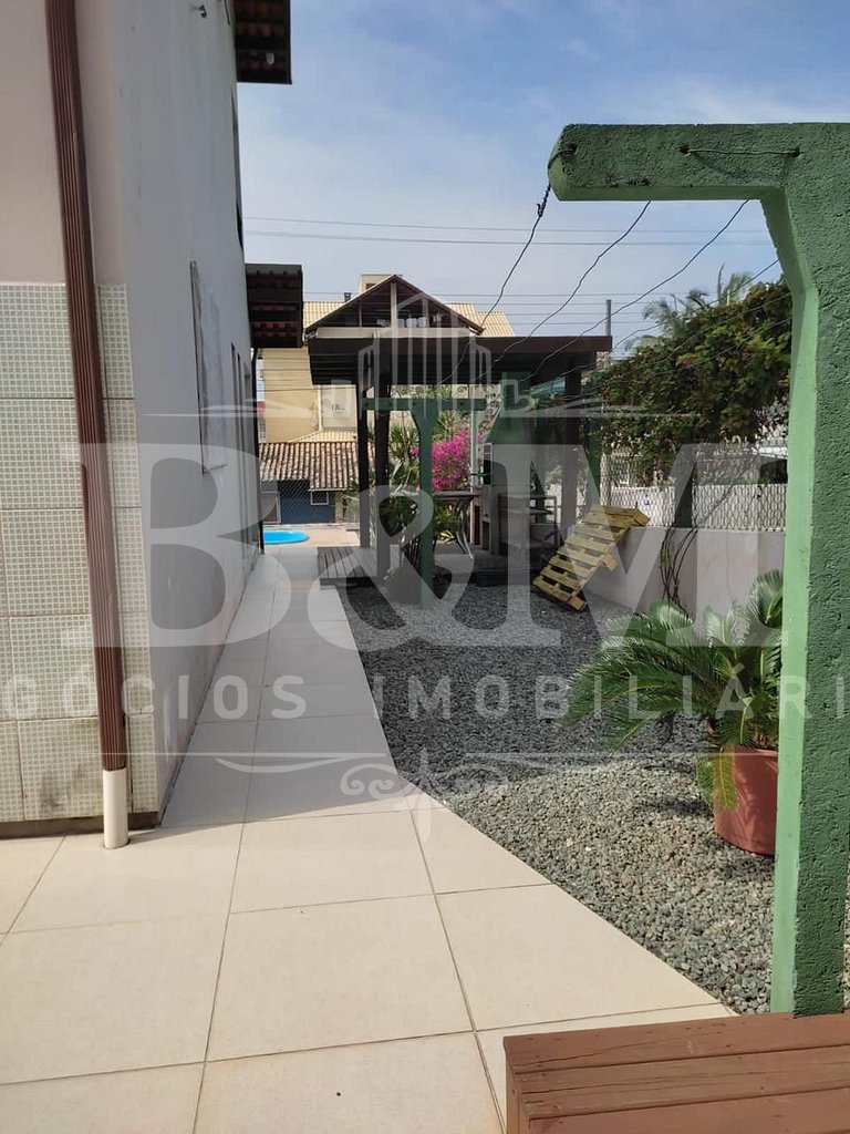 Casa com piscina em Bombas 300 metros do mar