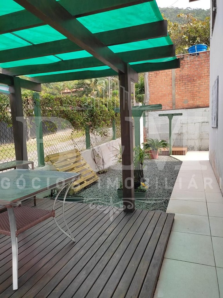 Casa com piscina em Bombas 300 metros do mar