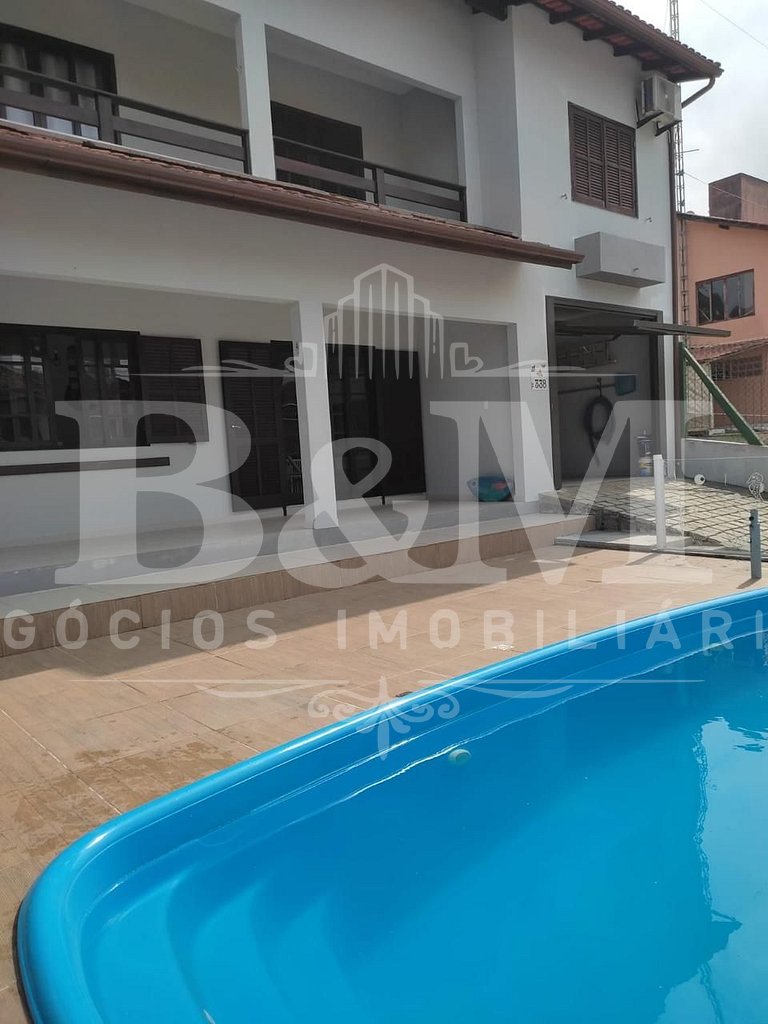 Casa com piscina em Bombas 300 metros do mar