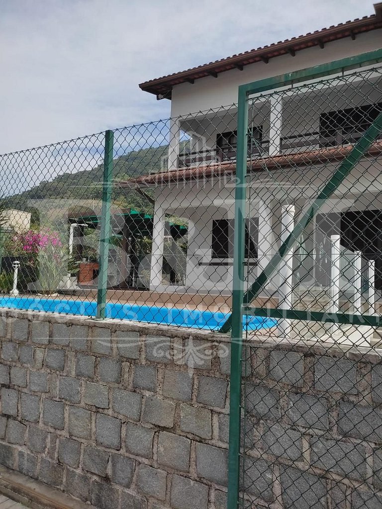 Casa com piscina em Bombas 300 metros do mar
