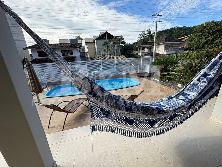 Aproveite suas férias em Bombas com conforto, espaço e local