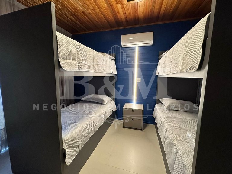 Casa com piscina ampla e confortável