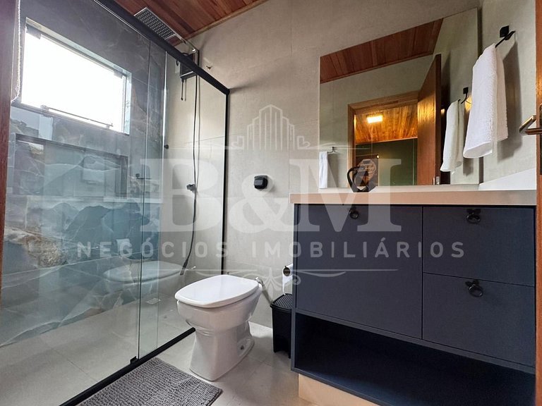 Casa com piscina ampla e confortável