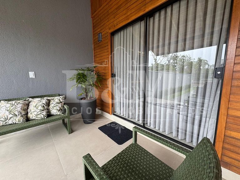 Casa com piscina ampla e confortável