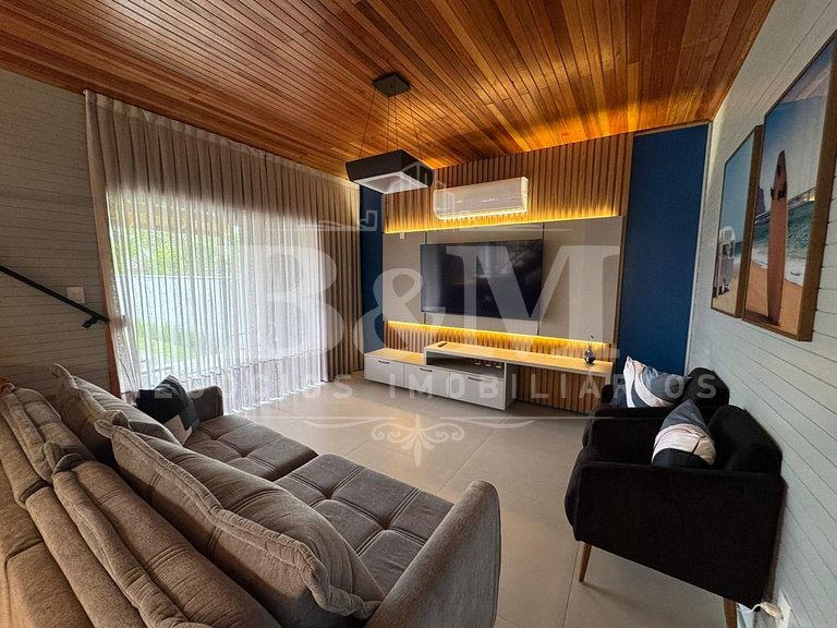Casa com piscina ampla e confortável